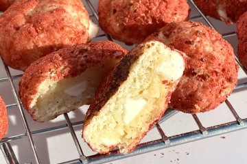 Strawberry White Chocolate Cheesecake Cookies